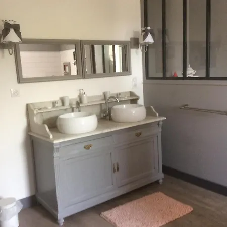 Le Grillage A Poules 沙托贝尔纳尔