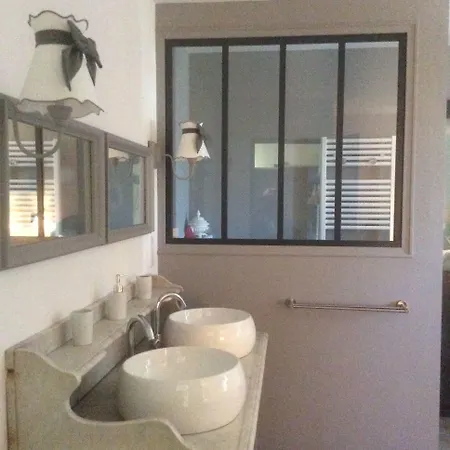 Le Grillage A Poules * 沙托贝尔纳尔