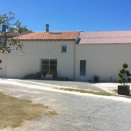 Le Grillage A Poules 住宿加早餐酒店