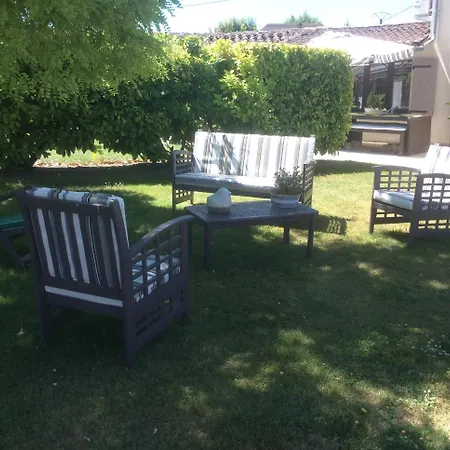 Le Grillage A Poules 住宿加早餐酒店 沙托贝尔纳尔