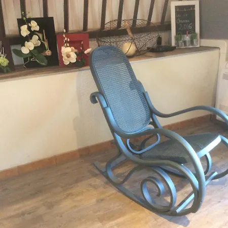 Le Grillage A Poules 沙托贝尔纳尔