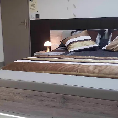 Le Grillage A Poules * 沙托贝尔纳尔