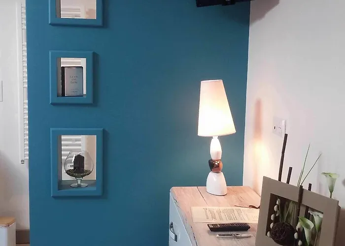 Le Grillage A Poules Couette-café Châteaubernard