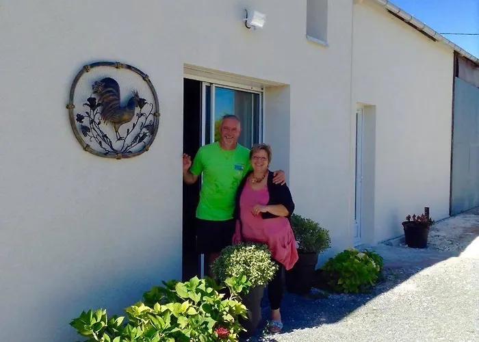 Le Grillage A Poules Couette-café Châteaubernard