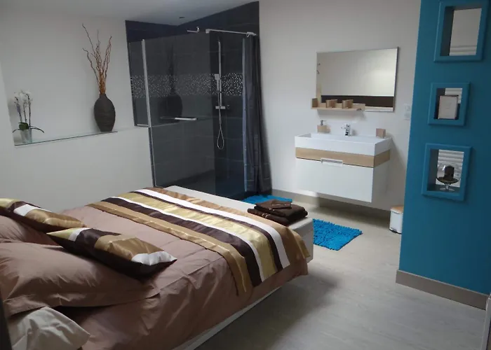 Le Grillage A Poules Couette-café