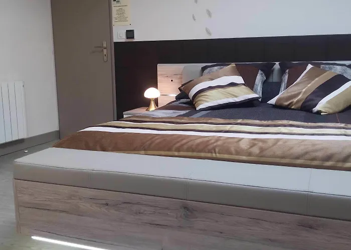 Le Grillage A Poules * Châteaubernard