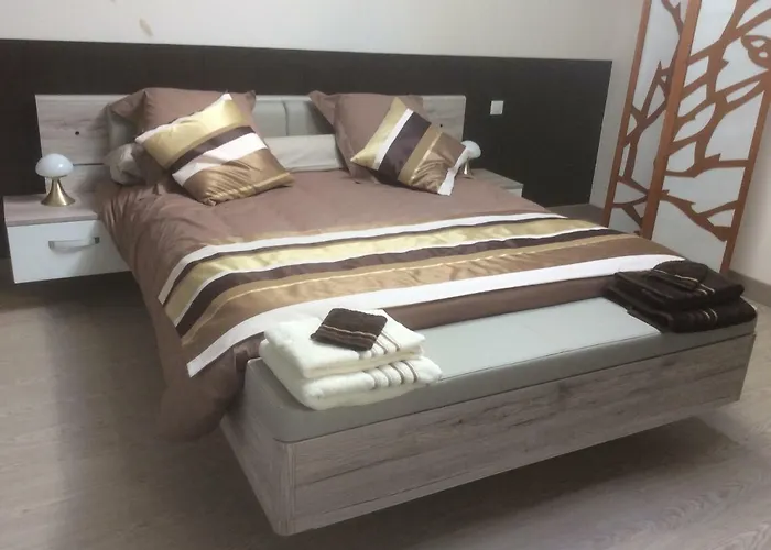 Le Grillage A Poules Couette-café *